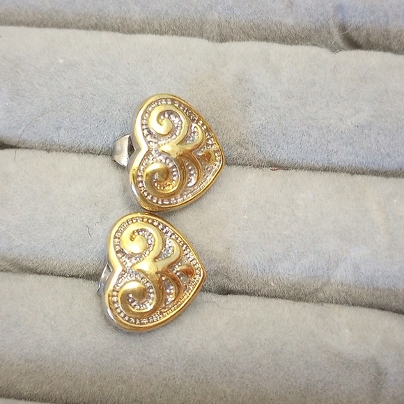 Heart earrings silver & gold tones scroll design stud post earrings - Picture 4 of 5